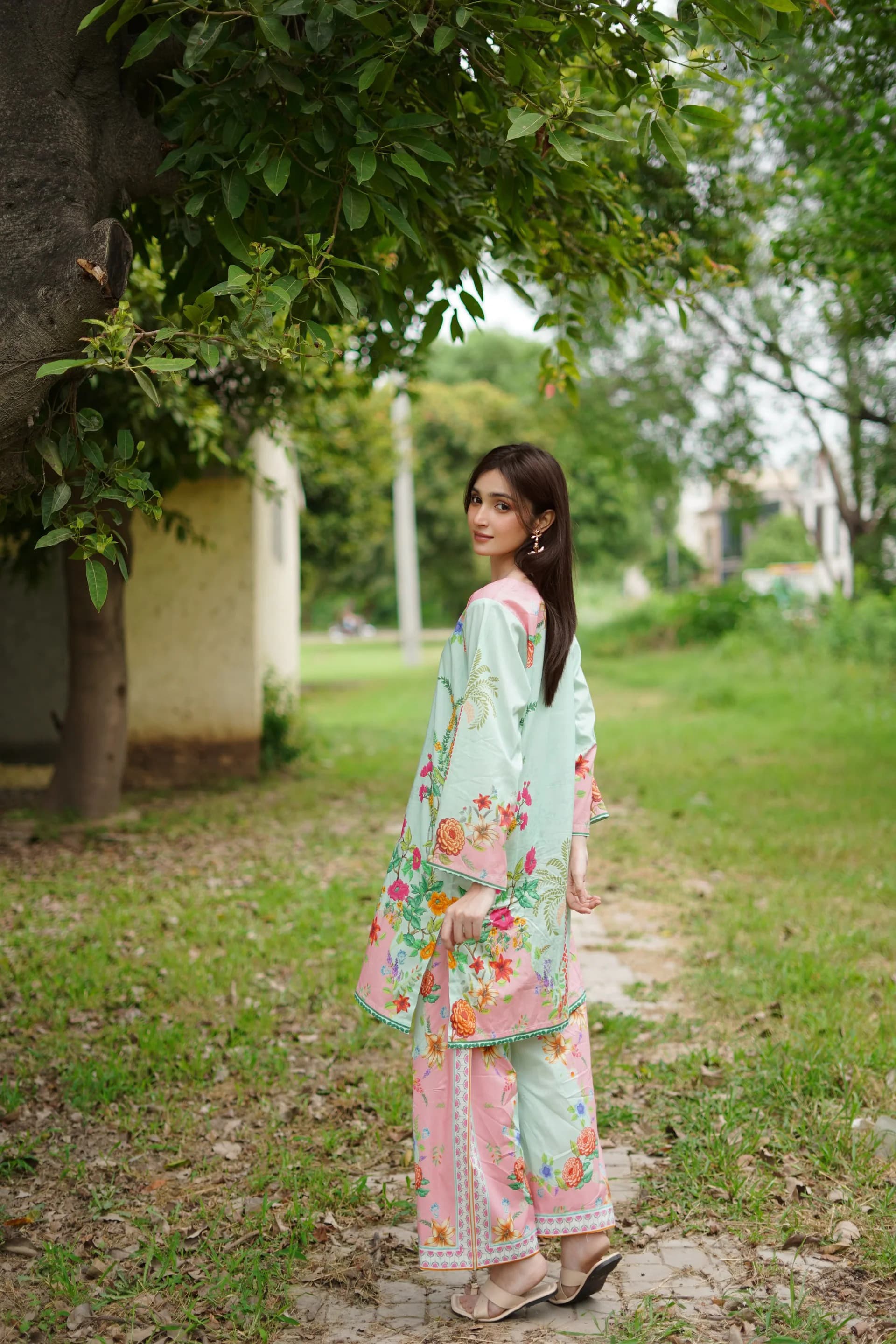 Parwaaz Kurta Set With Dupatta